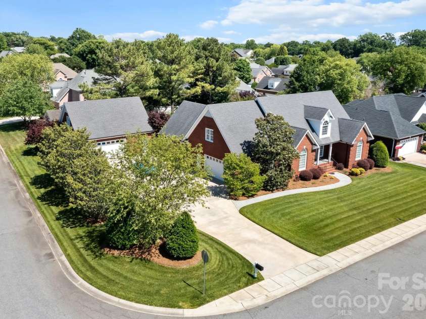 726 Tom Morris Lane, Concord, NC 28027.  MLS# CAR4382168, YatesRealty ID 24111. 
