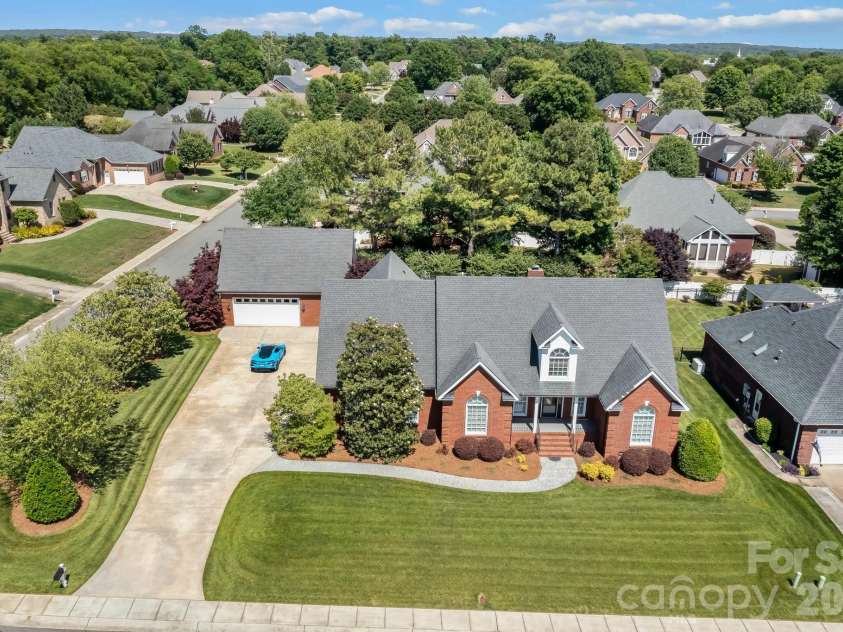 726 Tom Morris Lane, Concord, NC 28027.  MLS# CAR4382168, YatesRealty ID 24111. 