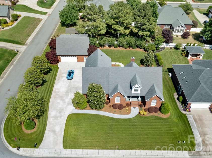 726 Tom Morris Lane, Concord, NC 28027.  MLS# CAR4382168, YatesRealty ID 24111. 