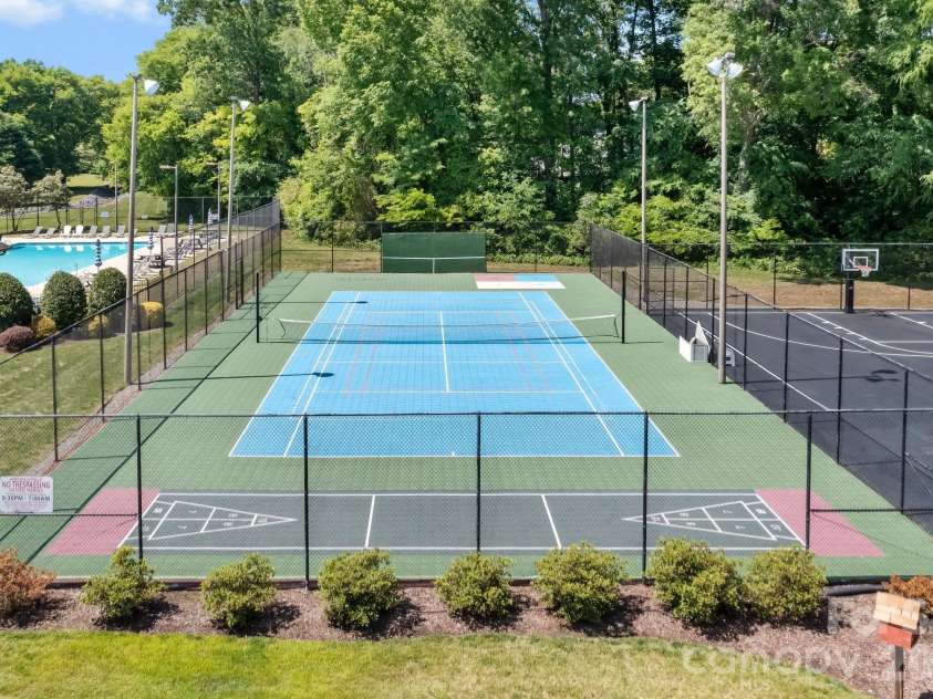 726 Tom Morris Lane, Concord, NC 28027.  MLS# CAR4382168, YatesRealty ID 24111. 