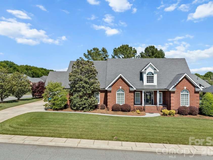 726 Tom Morris Lane, Concord, NC 28027.  MLS# CAR4382168, YatesRealty ID 24111. Front view.