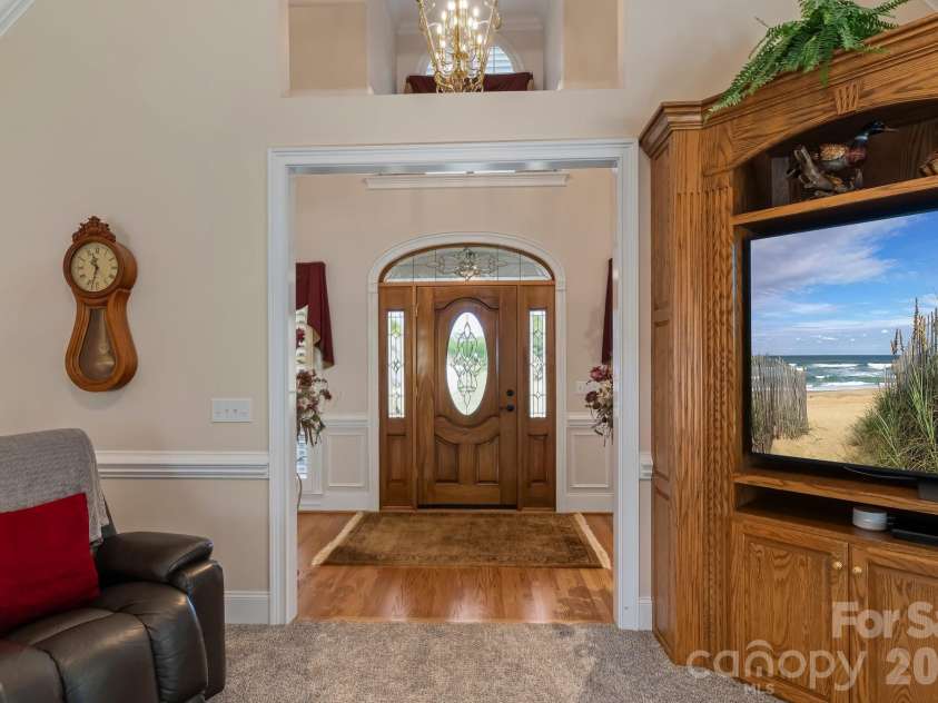 726 Tom Morris Lane, Concord, NC 28027.  MLS# CAR4382168, YatesRealty ID 24111. Great room.