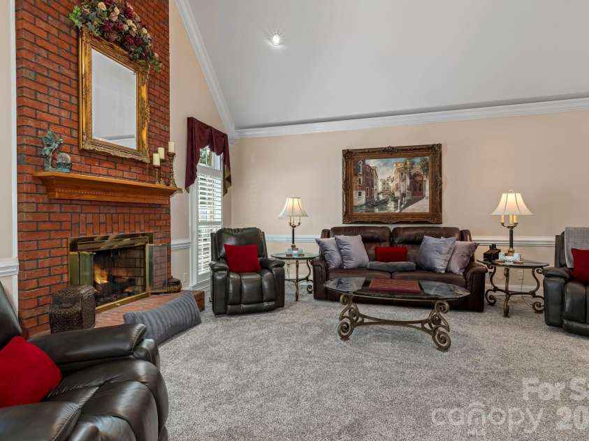 726 Tom Morris Lane, Concord, NC 28027.  MLS# CAR4382168, YatesRealty ID 24111. Great room.