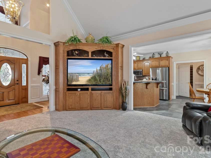 726 Tom Morris Lane, Concord, NC 28027.  MLS# CAR4382168, YatesRealty ID 24111. Great room.