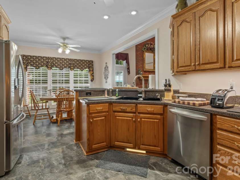 726 Tom Morris Lane, Concord, NC 28027.  MLS# CAR4382168, YatesRealty ID 24111. Kitchen.