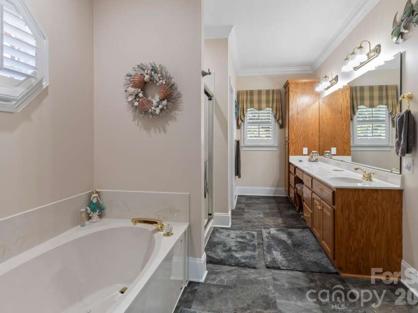 726 Tom Morris Lane, Concord, NC 28027.  MLS# CAR4382168, YatesRealty ID 24111. Primary ensuite.