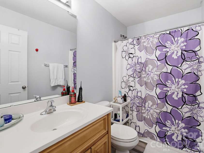 14227 Lake Crossing Drive, Charlotte, NC 28278.  MLS# CAR4372892, YatesRealty ID 24113. Full bath on upper level