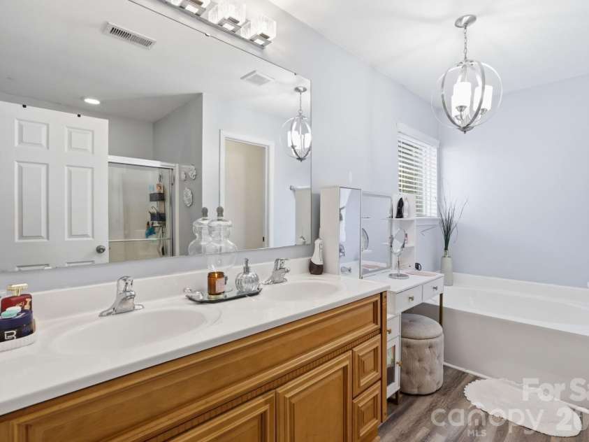 14227 Lake Crossing Drive, Charlotte, NC 28278.  MLS# CAR4372892, YatesRealty ID 24113. Master bath