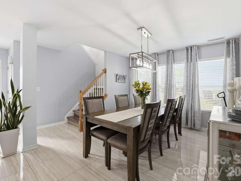 14227 Lake Crossing Drive, Charlotte, NC 28278.  MLS# CAR4372892, YatesRealty ID 24113. Spacious Dining