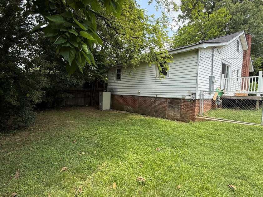 1008 Packard Avenue, Kannapolis, NC 28083.  MLS# CAR4274466, YatesRealty ID 24114. Fenced Backyard