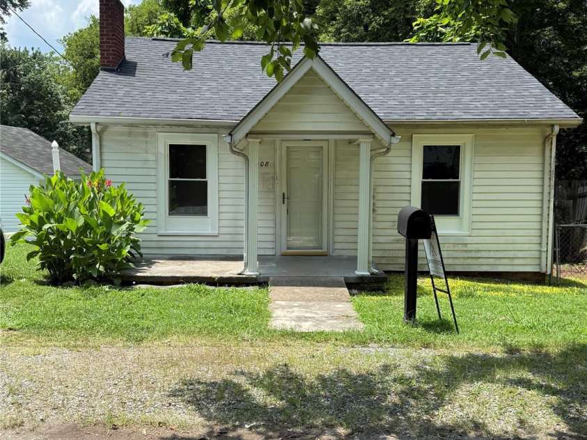 1008 Packard Avenue, Kannapolis, NC 28083.  MLS# CAR4274466, YatesRealty ID 24114. Front Exterior