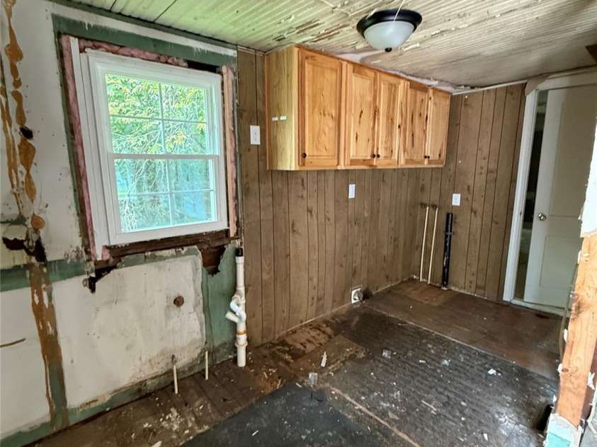 1008 Packard Avenue, Kannapolis, NC 28083.  MLS# CAR4274466, YatesRealty ID 24114. Kitchen