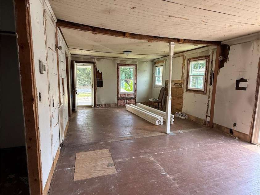 1008 Packard Avenue, Kannapolis, NC 28083.  MLS# CAR4274466, YatesRealty ID 24114. Living Room