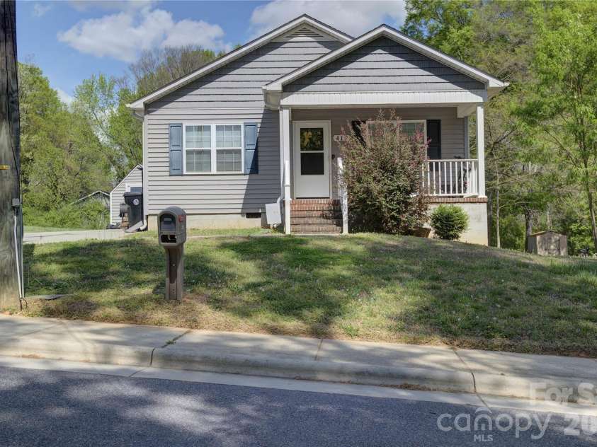 419 Academy Street, Mooresville, NC 28115.  MLS# CAR4365334, YatesRealty ID 24115. 