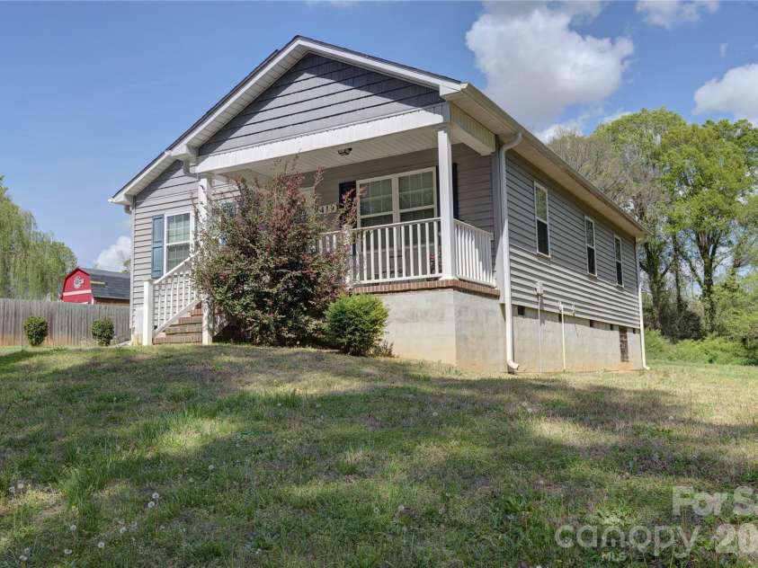 419 Academy Street, Mooresville, NC 28115.  MLS# CAR4365334, YatesRealty ID 24115. 