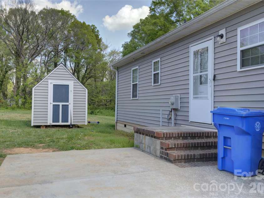419 Academy Street, Mooresville, NC 28115.  MLS# CAR4365334, YatesRealty ID 24115. 