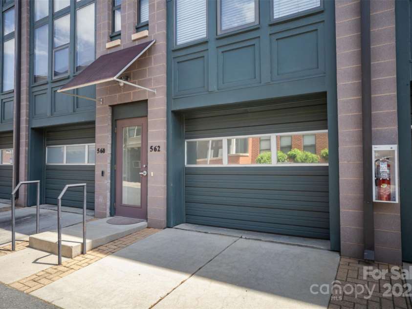 562 New Bern Station Court, Charlotte, NC 28209.  MLS# CAR4248362, YatesRealty ID 24116. 