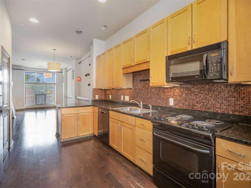 562 New Bern Station Court, Charlotte, NC 28209.  MLS# CAR4248362, YatesRealty ID 24116. 