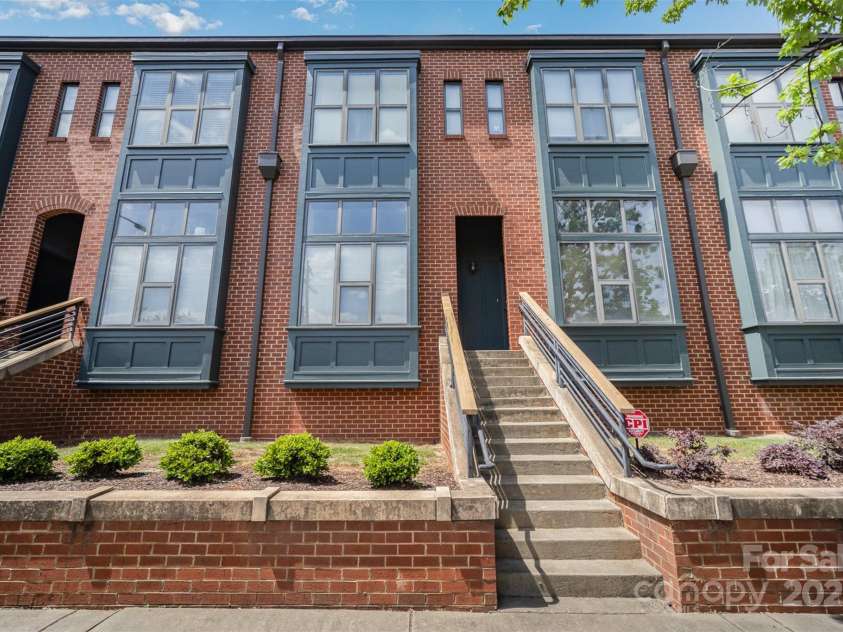 562 New Bern Station Court, Charlotte, NC 28209.  MLS# CAR4248362, YatesRealty ID 24116. 