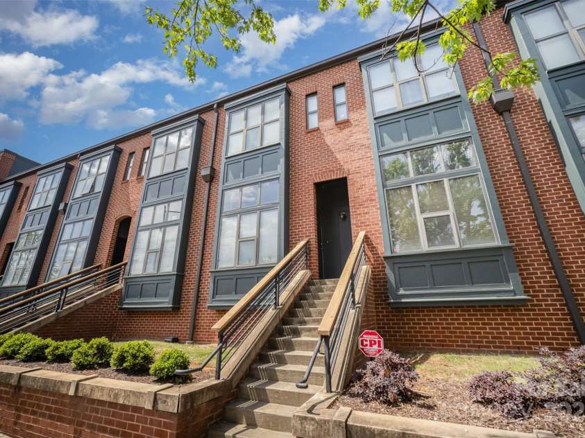 562 New Bern Station Court, Charlotte, NC 28209.  MLS# CAR4248362, YatesRealty ID 24116. 