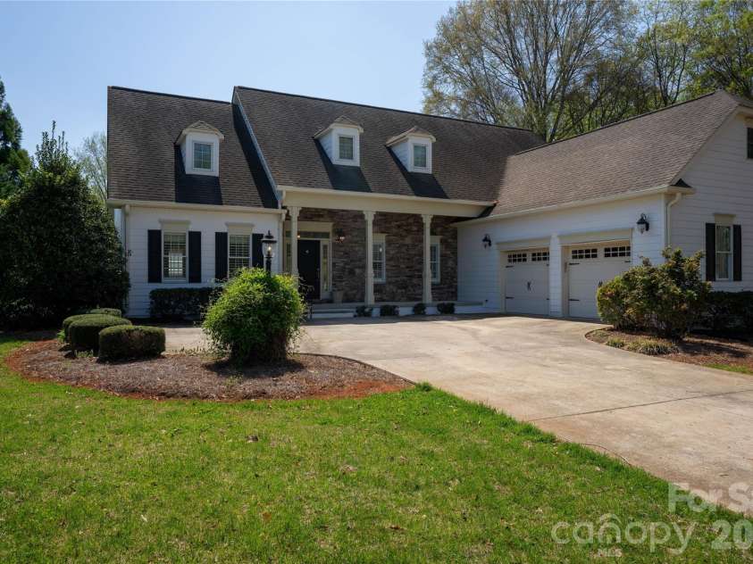 167 Spring Forest Drive, Statesville, NC 28625.  MLS# CAR4363873, YatesRealty ID 24117. 