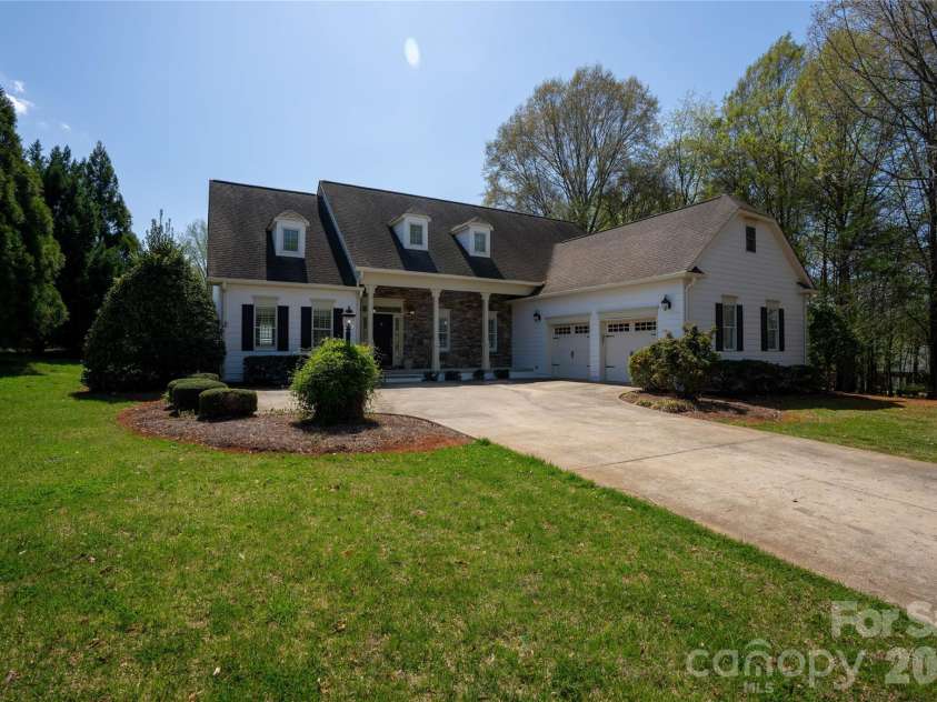 167 Spring Forest Drive, Statesville, NC 28625.  MLS# CAR4363873, YatesRealty ID 24117. 