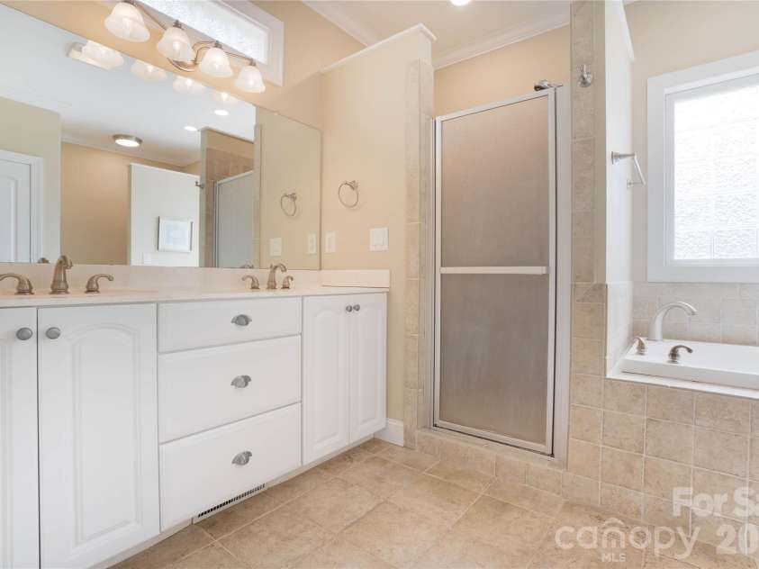 167 Spring Forest Drive, Statesville, NC 28625.  MLS# CAR4363873, YatesRealty ID 24117. 
