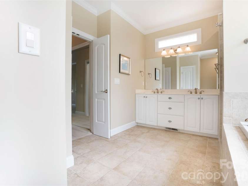 167 Spring Forest Drive, Statesville, NC 28625.  MLS# CAR4363873, YatesRealty ID 24117. 