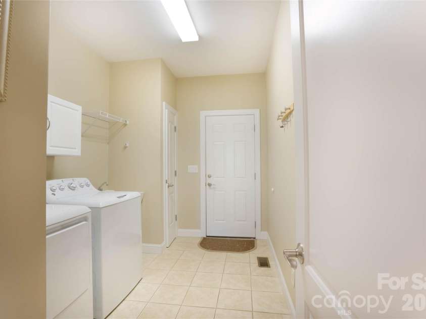 167 Spring Forest Drive, Statesville, NC 28625.  MLS# CAR4363873, YatesRealty ID 24117. 
