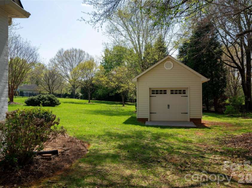 167 Spring Forest Drive, Statesville, NC 28625.  MLS# CAR4363873, YatesRealty ID 24117. 