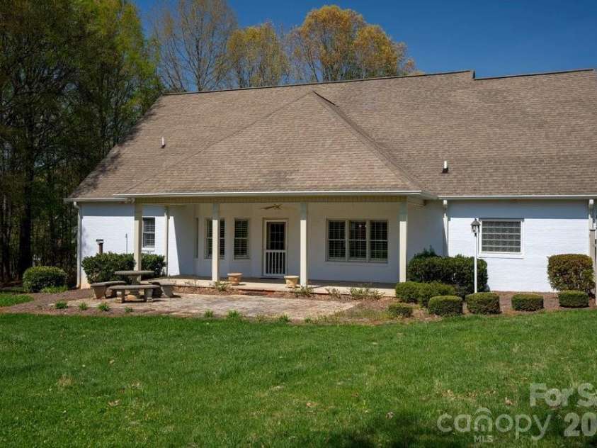 167 Spring Forest Drive, Statesville, NC 28625.  MLS# CAR4363873, YatesRealty ID 24117. 