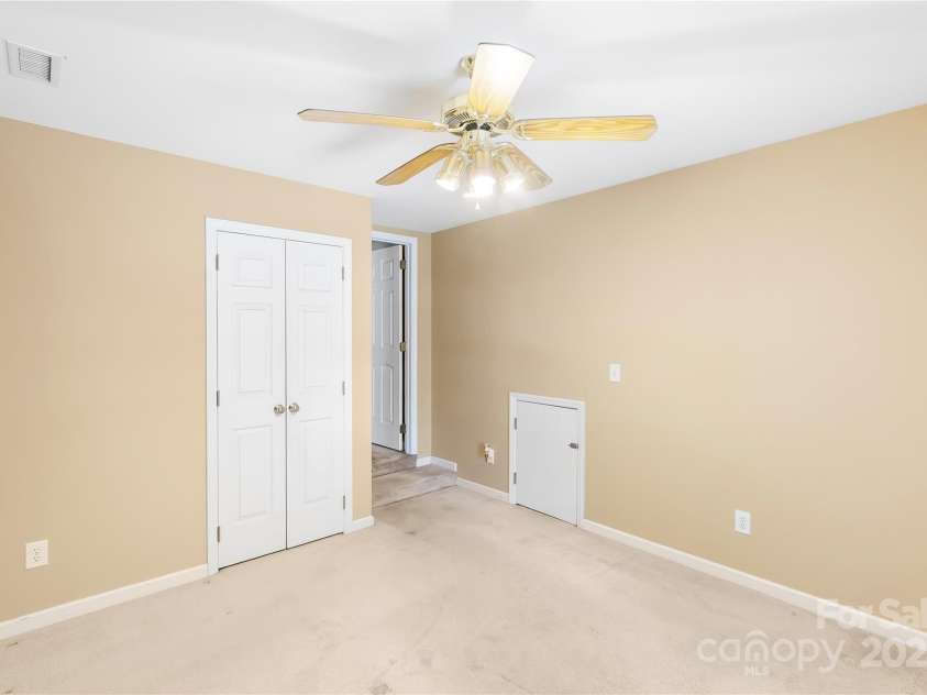 4333 Poplar Grove Drive, Charlotte, NC 28269.  MLS# CAR4261113, YatesRealty ID 24117. 