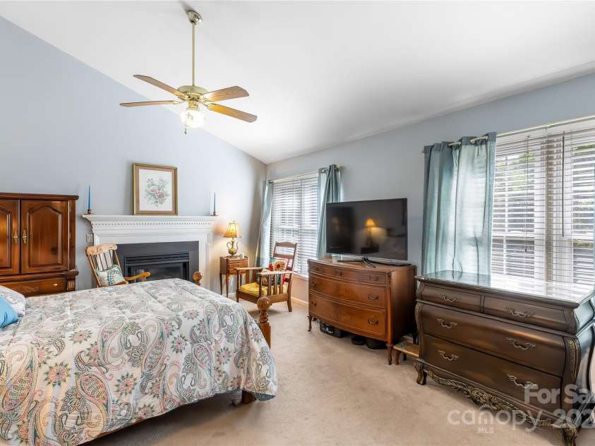 4333 Poplar Grove Drive, Charlotte, NC 28269.  MLS# CAR4261113, YatesRealty ID 24117. 