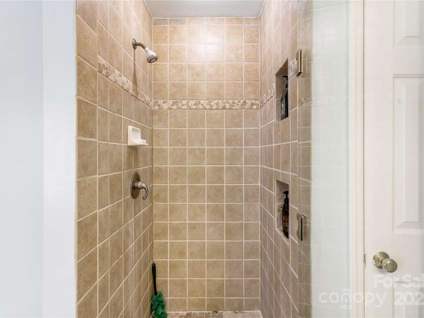 4333 Poplar Grove Drive, Charlotte, NC 28269.  MLS# CAR4261113, YatesRealty ID 24117. 