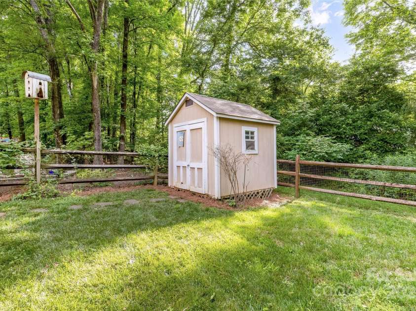 4333 Poplar Grove Drive, Charlotte, NC 28269.  MLS# CAR4261113, YatesRealty ID 24117. 