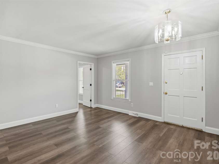 1542 Fieldcrest Circle, Rock Hill, SC 29732.  MLS# CAR4380785, YatesRealty ID 24118. Entryway