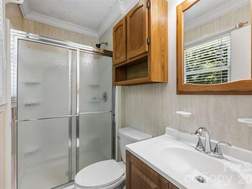 1542 Fieldcrest Circle, Rock Hill, SC 29732.  MLS# CAR4380785, YatesRealty ID 24118. Primary Bathroom
