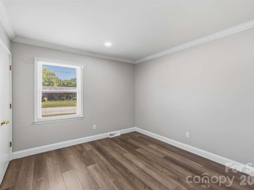 1542 Fieldcrest Circle, Rock Hill, SC 29732.  MLS# CAR4380785, YatesRealty ID 24118. Secondary bedroom