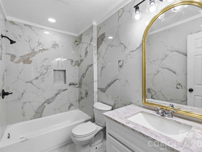 1542 Fieldcrest Circle, Rock Hill, SC 29732.  MLS# CAR4380785, YatesRealty ID 24118. Updated Guest Bathroom