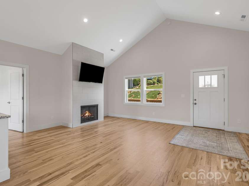 215 Oak Meadow Lane, Asheville, NC 28804.  MLS# CAR4382022, YatesRealty ID 24119. Cathedral Ceiling in Great Room