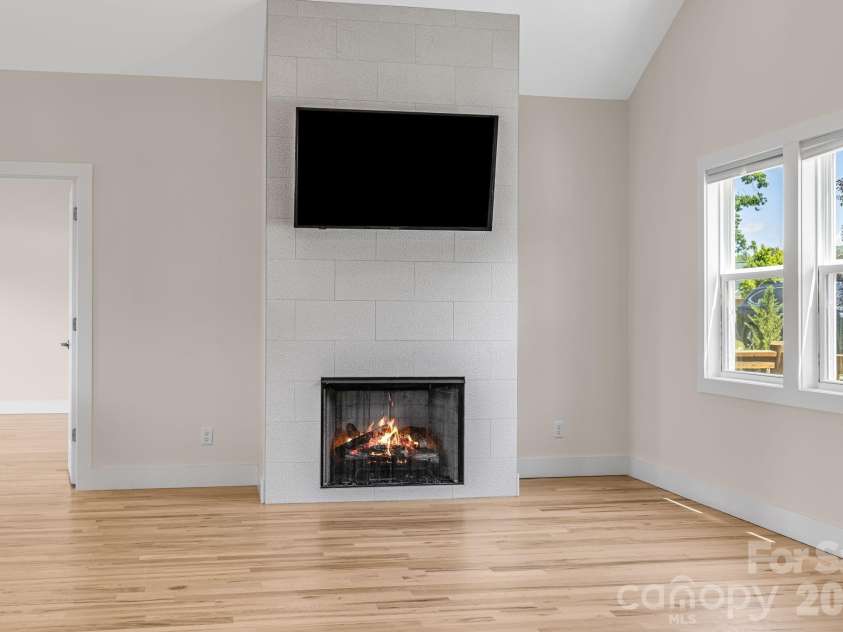 215 Oak Meadow Lane, Asheville, NC 28804.  MLS# CAR4382022, YatesRealty ID 24119. Gas Log Fireplace