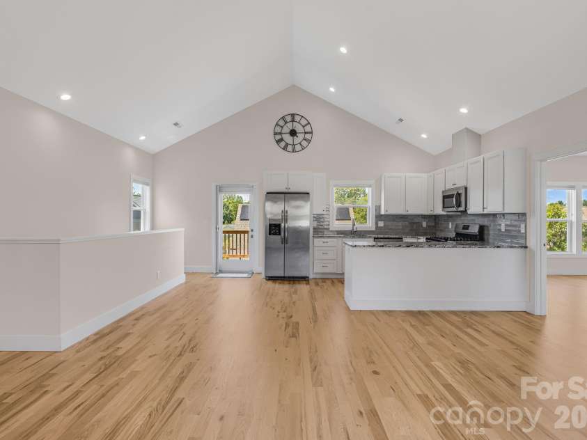215 Oak Meadow Lane, Asheville, NC 28804.  MLS# CAR4382022, YatesRealty ID 24119. Great Room is Perfect for Entertaining