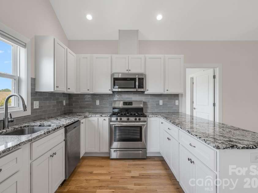 215 Oak Meadow Lane, Asheville, NC 28804.  MLS# CAR4382022, YatesRealty ID 24119. Kitchen