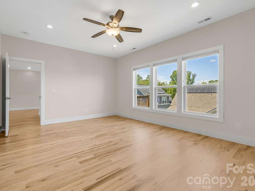 215 Oak Meadow Lane, Asheville, NC 28804.  MLS# CAR4382022, YatesRealty ID 24119. Primary Suite