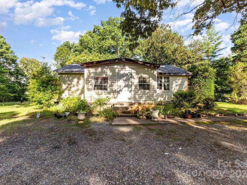 8301 Pine Oak Road, Waxhaw, NC 28173.  MLS# CAR4273608, YatesRealty ID 24119. 