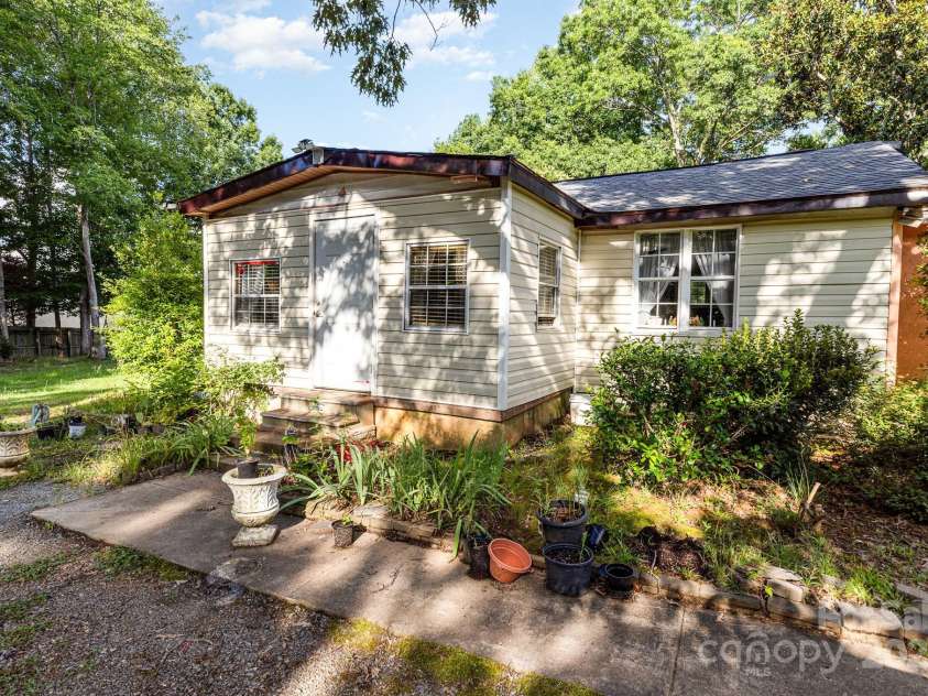 8301 Pine Oak Road, Waxhaw, NC 28173.  MLS# CAR4273608, YatesRealty ID 24119. 