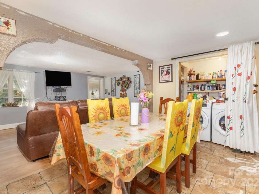 8301 Pine Oak Road, Waxhaw, NC 28173.  MLS# CAR4273608, YatesRealty ID 24119. 