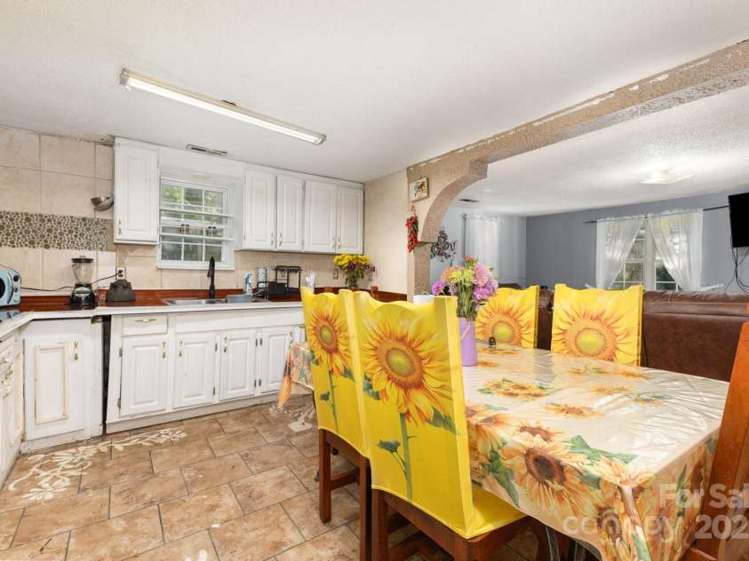 8301 Pine Oak Road, Waxhaw, NC 28173.  MLS# CAR4273608, YatesRealty ID 24119. 