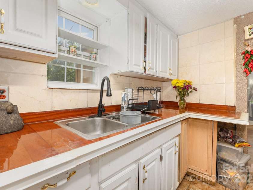 8301 Pine Oak Road, Waxhaw, NC 28173.  MLS# CAR4273608, YatesRealty ID 24119. 