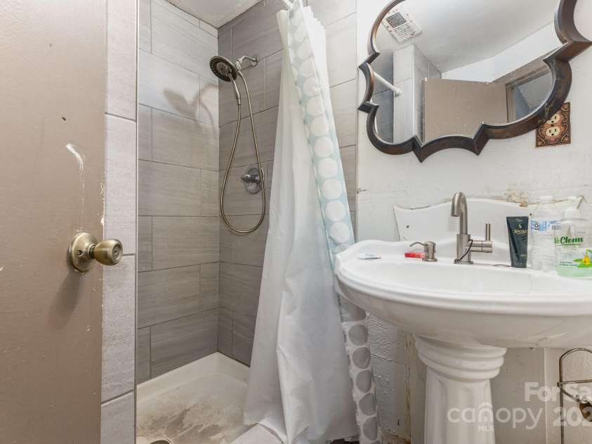 8301 Pine Oak Road, Waxhaw, NC 28173.  MLS# CAR4273608, YatesRealty ID 24119. 